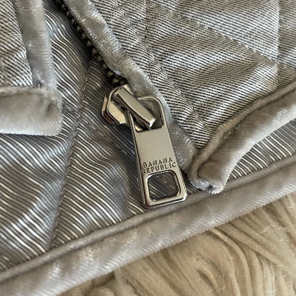 Banana Republic | Quilted Vest | Velvet Bow Detail & Trim - Picture 7 of 14